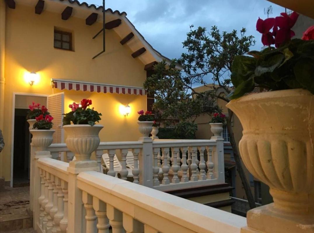 Homestay Casa Flores Del Mediterraneo Badalona